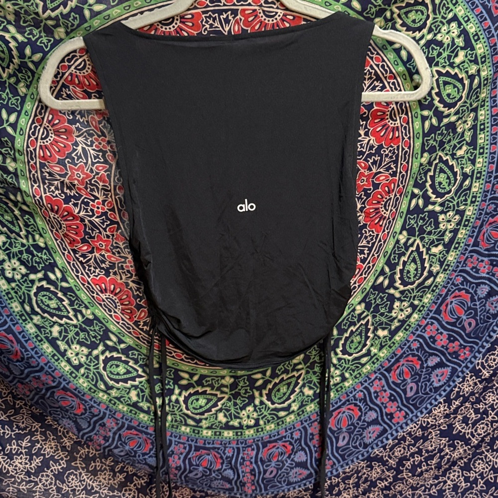 NEW ALO SILKY SIDE CINCH TANK🌹